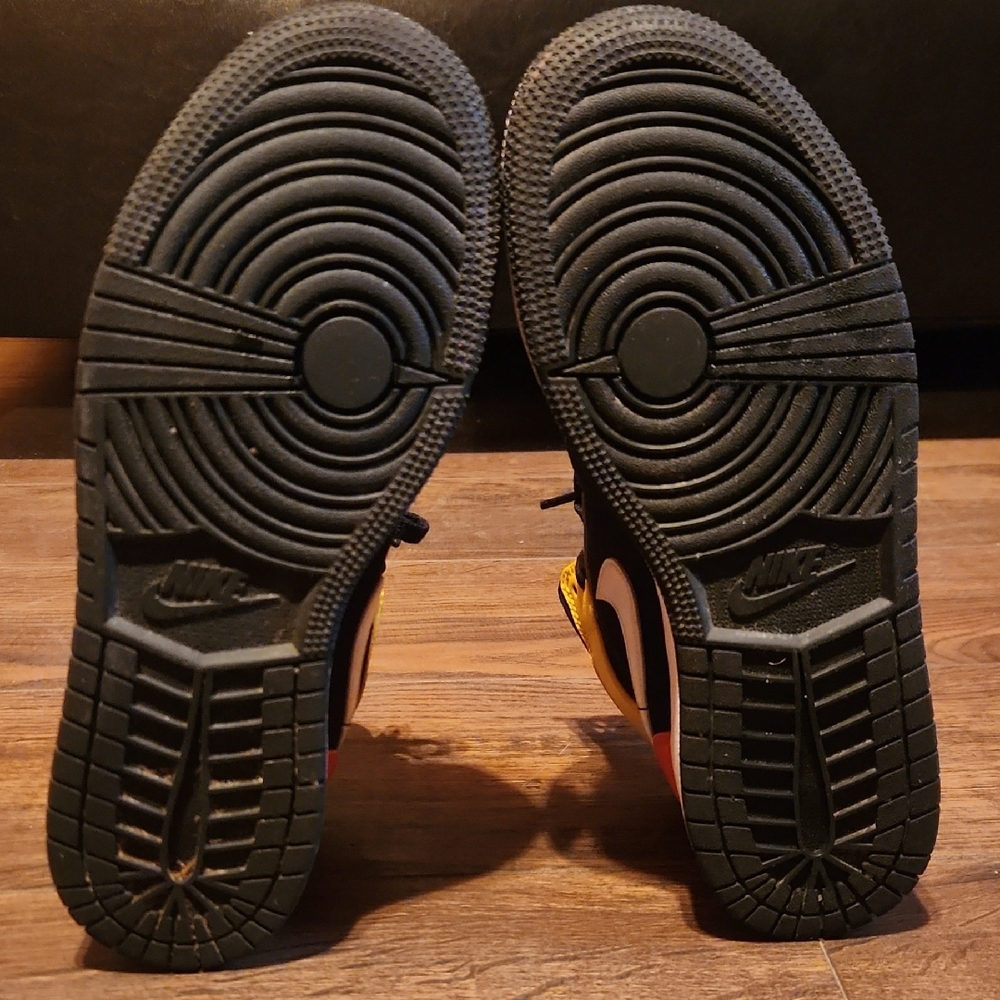 Kids/Women Jordan 1 Mid - Picture 7 of 7